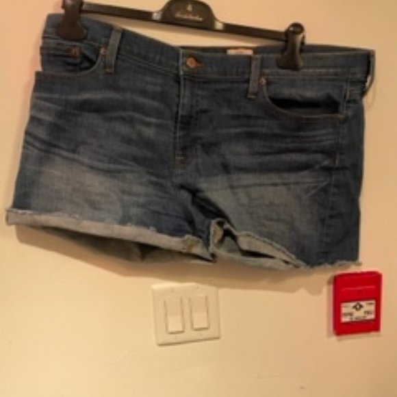 JCrew Denim Shorts in Merrill Wash, Size 35, Excellent Condition - Picture 2 of 4